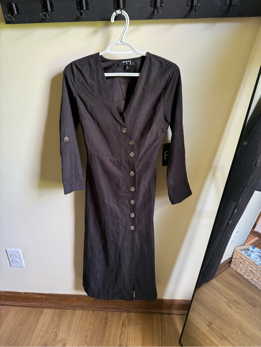 Lulu's Black Button-Front V-Neck Midi Dress with Three-Quarter Sleeves